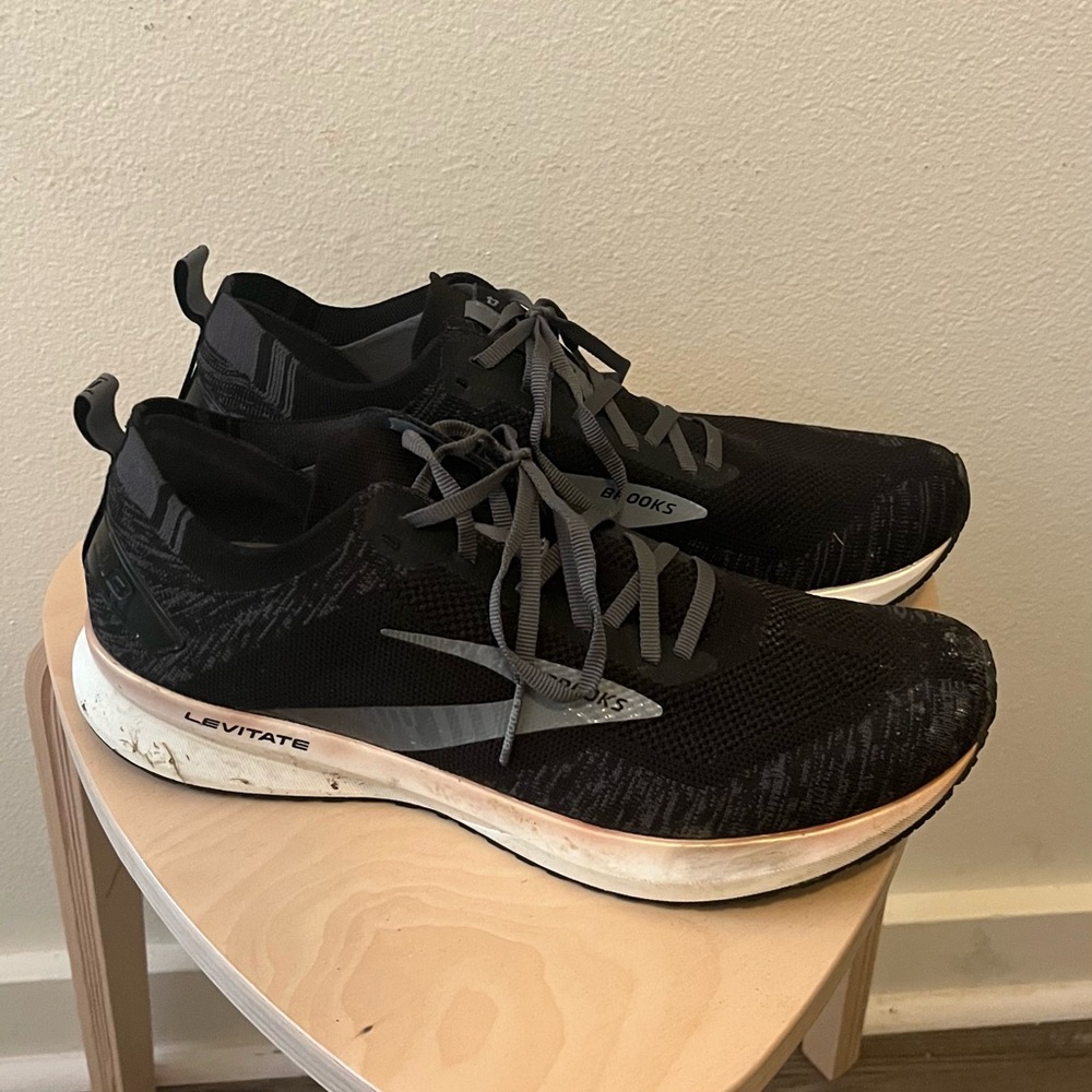 Brooks Levitate 5 Men's Black and Gray Athletic Shoes
